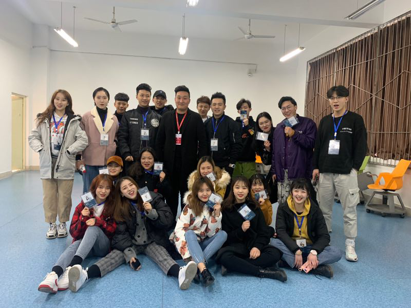 戏剧演艺学院团总支学生会的志愿者们参与2019级校考工作