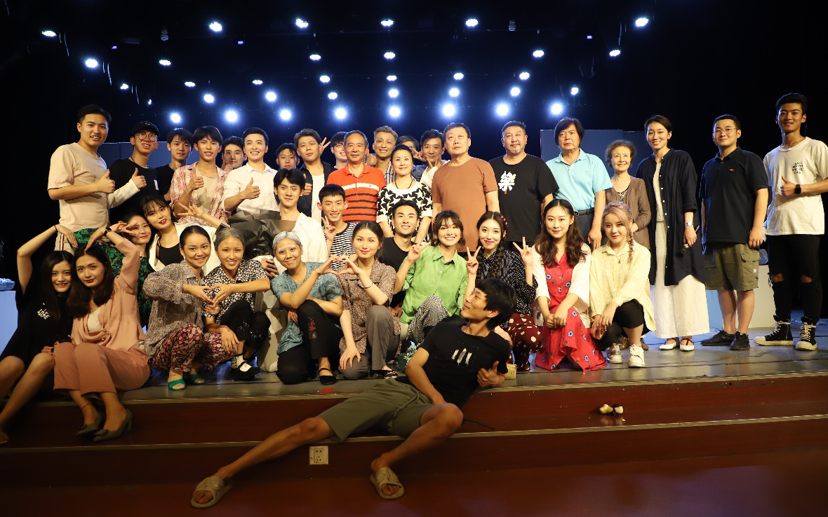 四川传媒学院2016级表演本科二班毕业大戏《荒原与海》