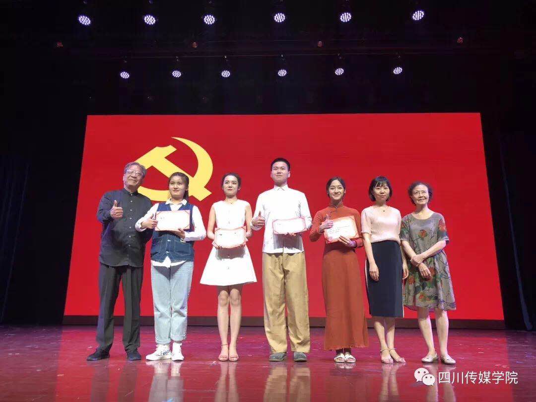 以赛促学|穿越时光诗朗诵，雏凤清声扬舞台