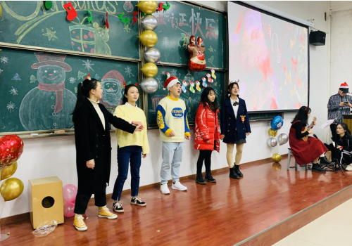 戏剧演艺学院组织圣诞节主题活动