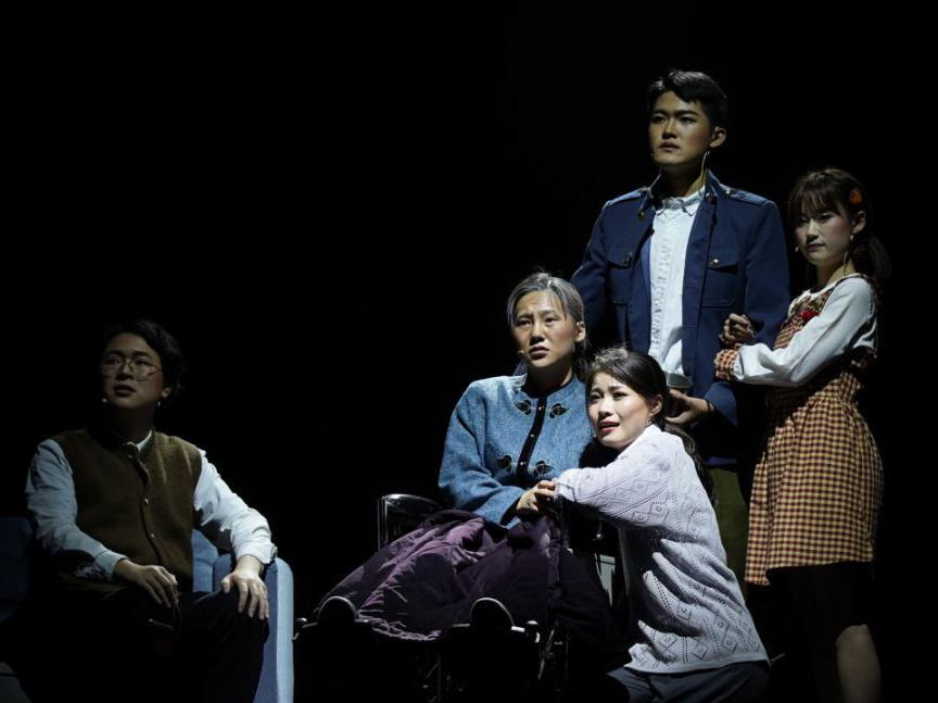 大型话剧《姥家》