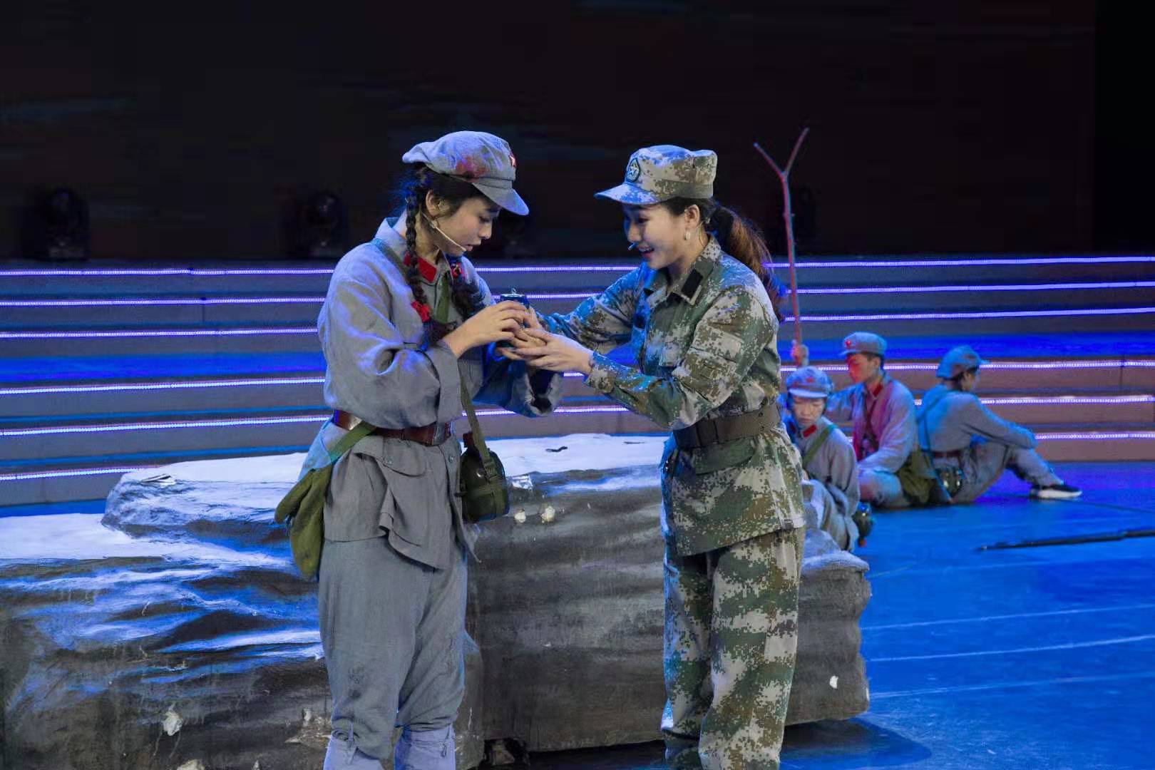 小品《月光草地》