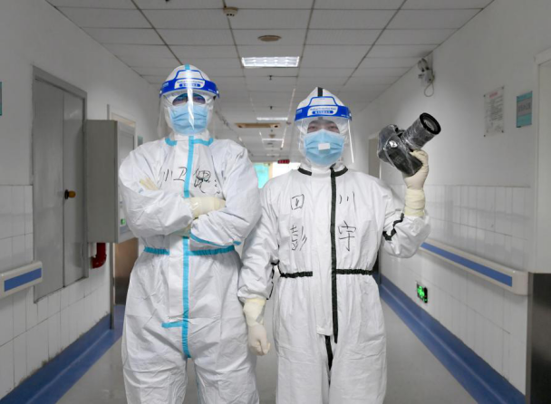 戏演学子肩负社会责任，做战&ldquo;疫&rdquo;最美逆行者