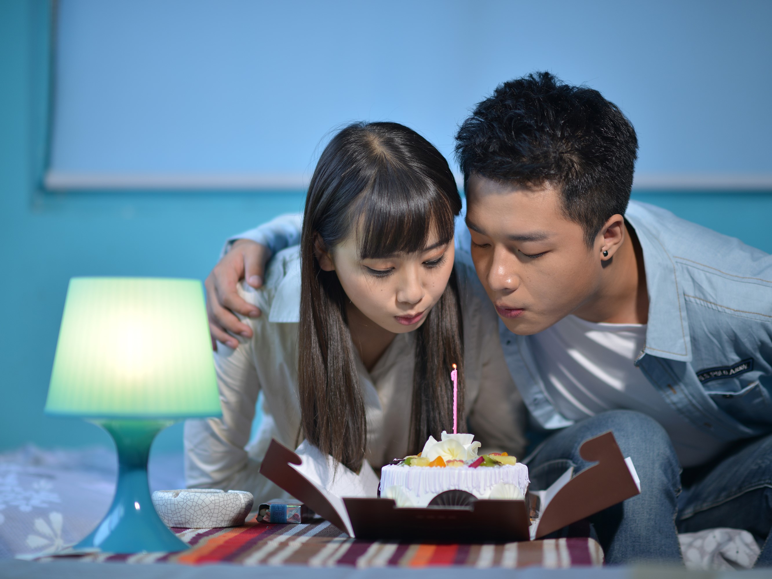 2015级学生参加电视剧《挪威森林》的拍摄