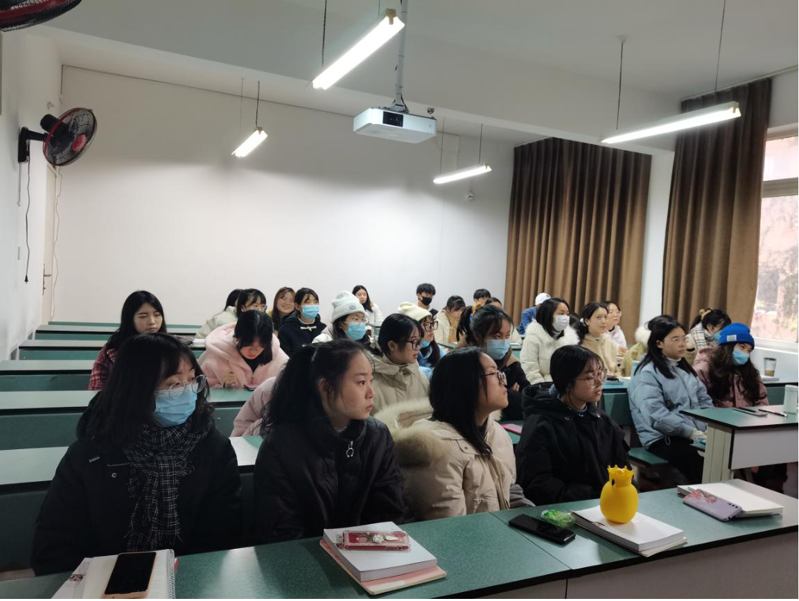 戏剧演艺学院教师组织学生开展读书会
