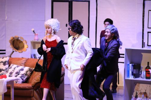 话剧《借我一个男高音》