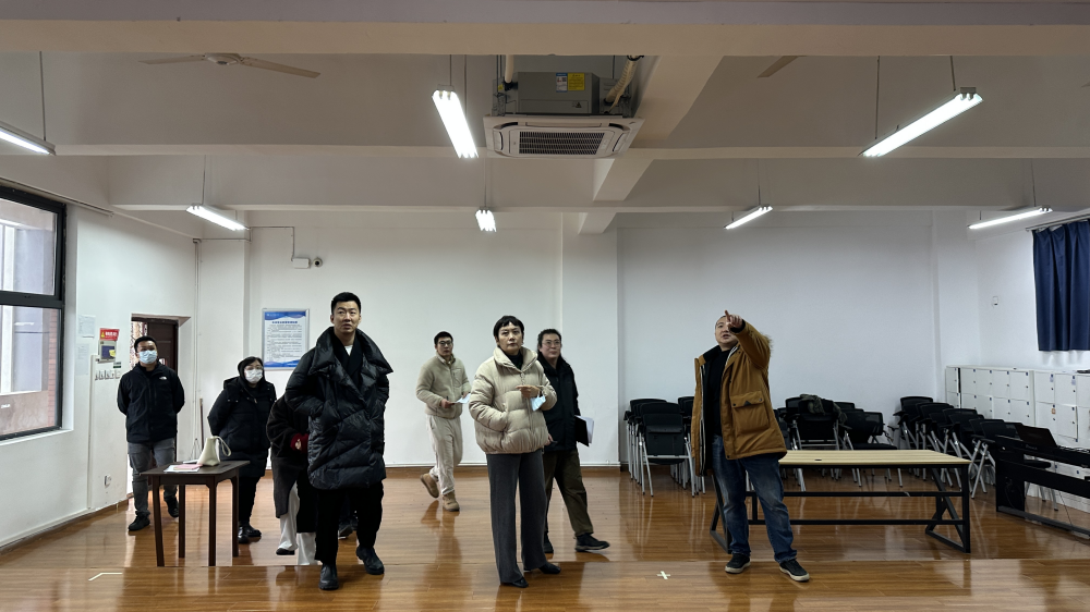 表演学院开展开学前实验室（教室）安全与设备自查工作